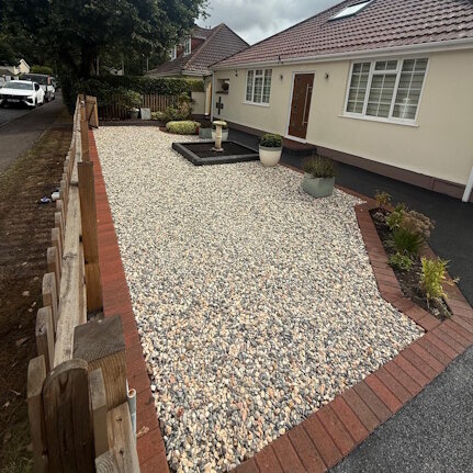 Gravel Garden design and borders